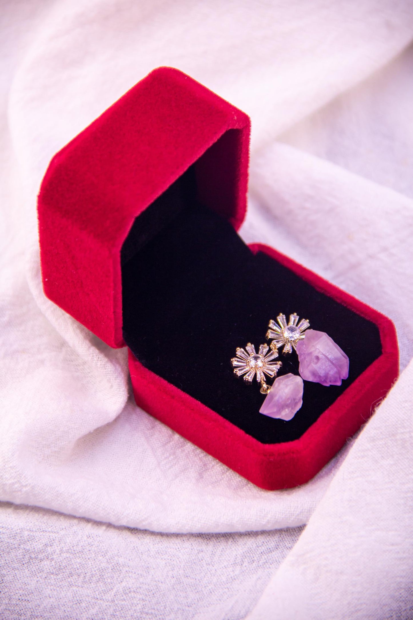 Amethyst Earrings: A Fusion of Natural Beauty and Sparkling Elegance