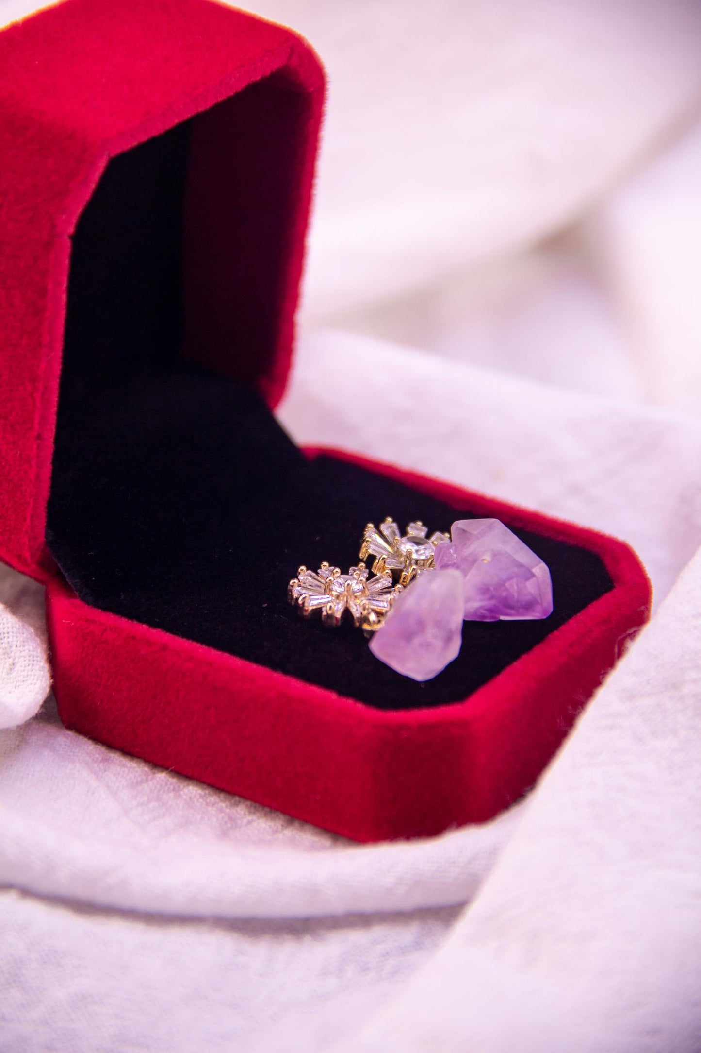 Amethyst Earrings: A Fusion of Natural Beauty and Sparkling Elegance